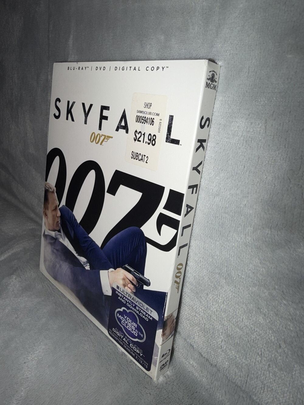 Skyfall 007 Blu Ray w/ outer case. NEW SEALED.